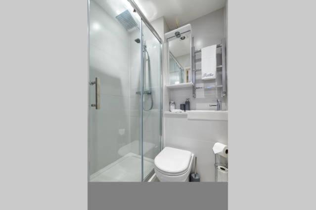 Three Bedroom Apartment By Beautiful Park London Kültér fotó