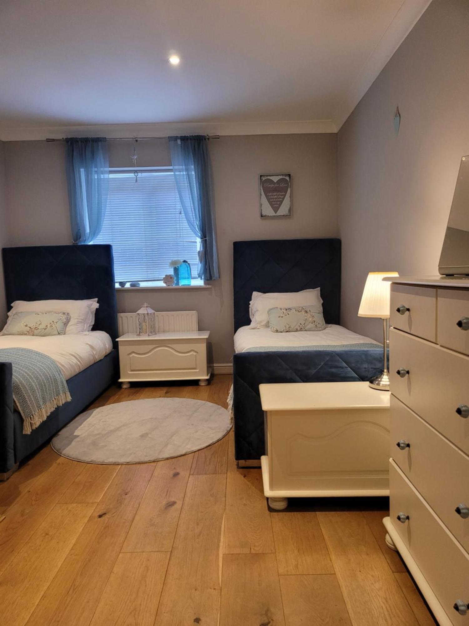 Three Bedroom Apartment By Beautiful Park London Kültér fotó